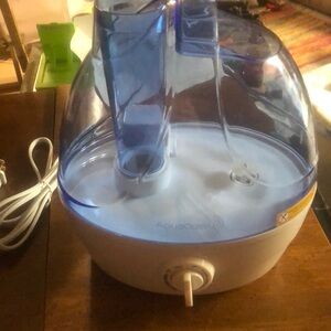 NWOB  AQUAOASIS humidifier